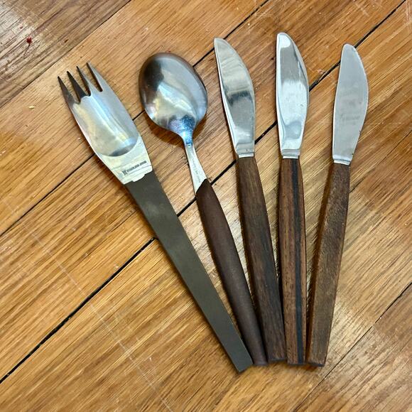 Lot of Wooden and Faux Wood Mid-Century Flatware Pieces – 5 Pieces - Picture 8 of 9